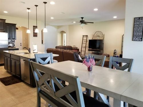 Building Photo - 2425 Muzzie Ln