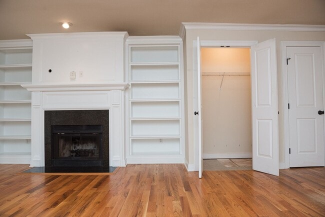 Building Photo - 93 Tennyson Dr