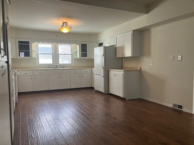 Building Photo - Single Family Home for Rent