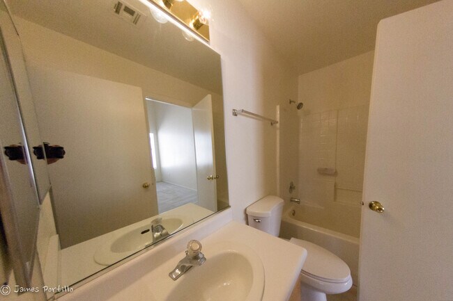 Building Photo - Summerlin area upper condo/vaulted ceiling...