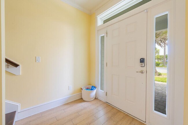 Building Photo - Fully Furnished Jax Beach Townhome