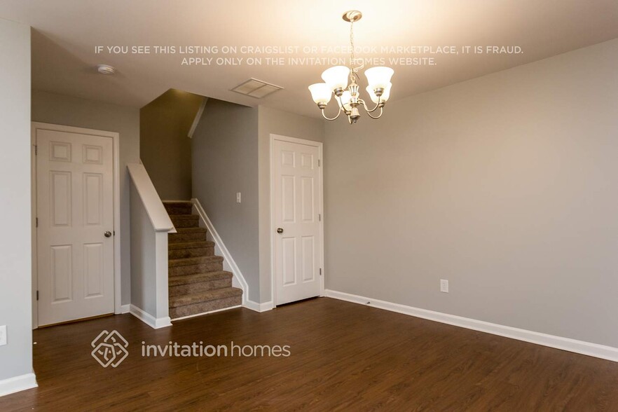 Building Photo - 2470 Mayfair Dr