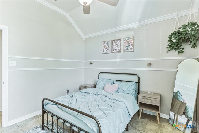 Building Photo - 1507 Hazelnut Dr