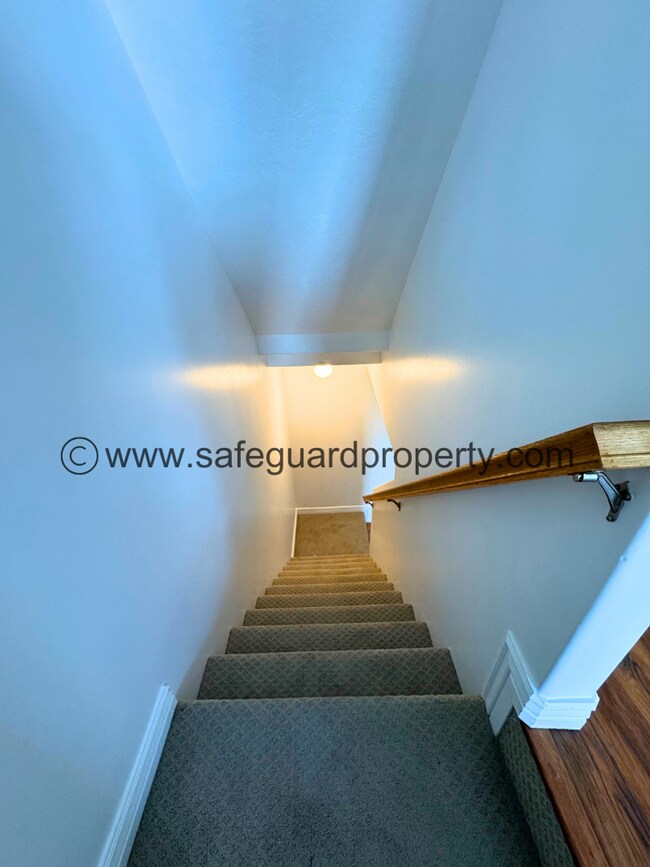 Building Photo - Amazing Draper Townhome with Mountain Views!