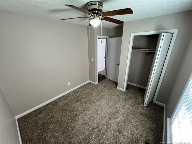 Building Photo - 916 Emory Ct