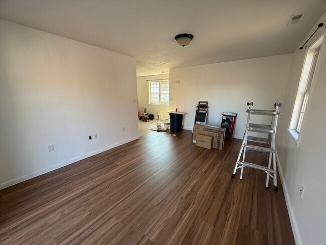 Building Photo - 136 Eastford Rd