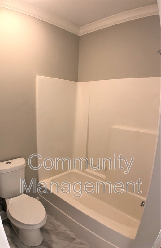 Building Photo - 710 E Boyd Dr