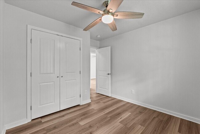 Building Photo - 310 Lakeside Dr