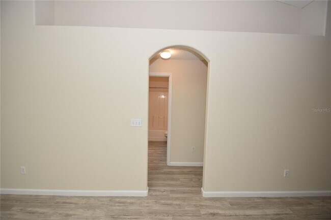 Building Photo - 15 White Deer Ln