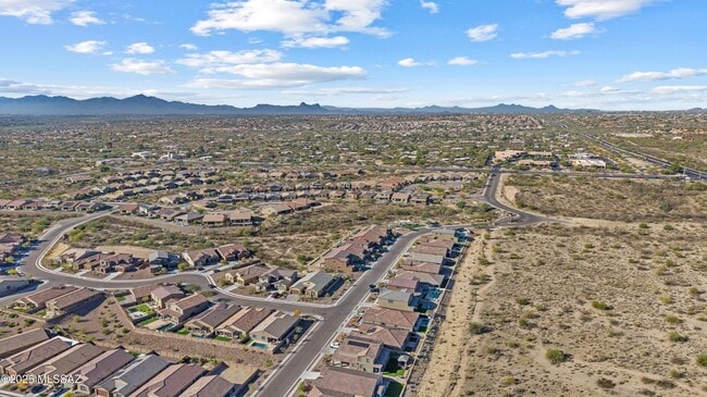 Building Photo - 1009 E Silver Ray Dr