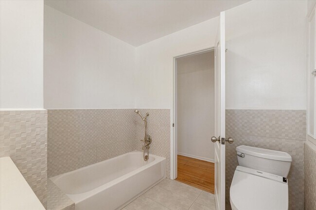 Building Photo - 4 Bed • 3 Bath • 2,135 Sq Ft (Main House) ...
