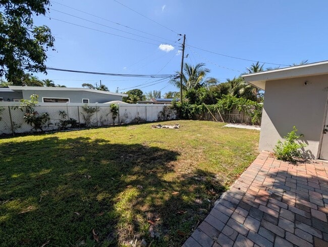 Building Photo - Spacious 3BR Rental with Outdoor Living Space