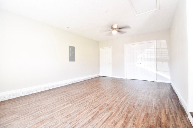 Building Photo - COMING SOON-3 Bedroom 2 Bathroom Home- Pets Considered