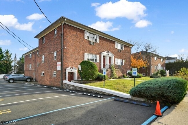 Building Photo - 640 Franklin Ave