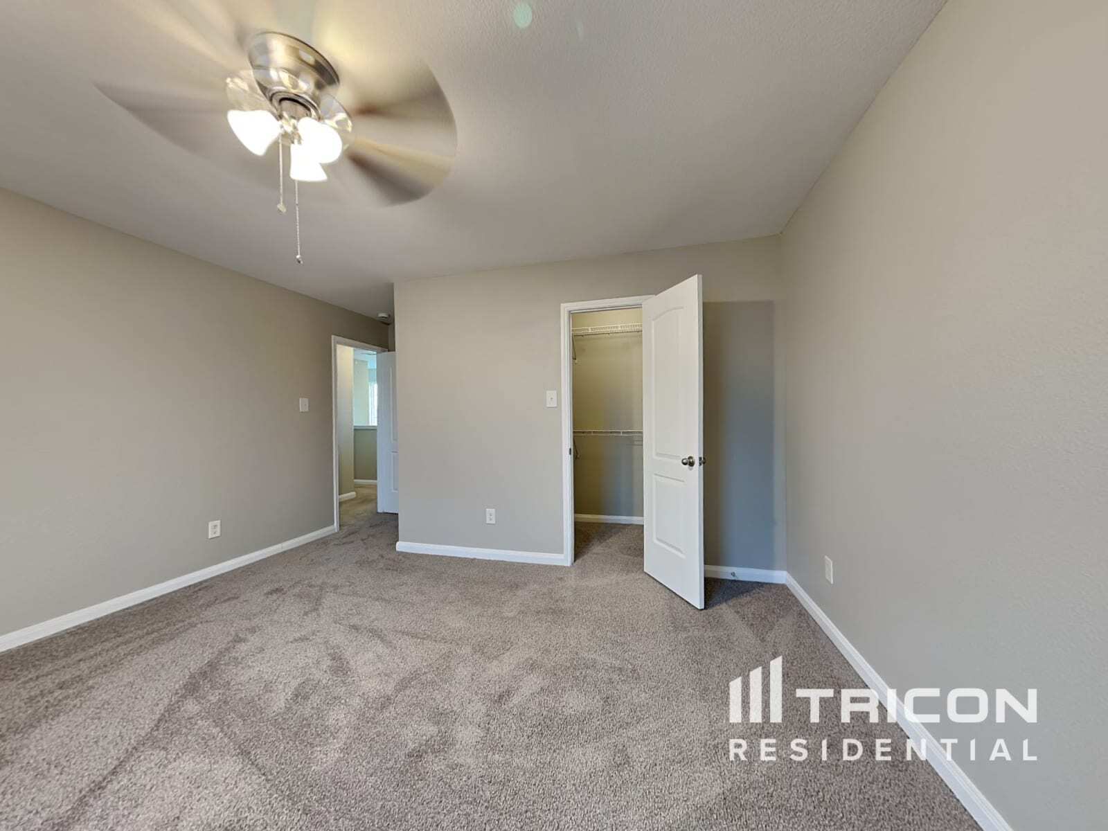 Building Photo - 1327 Tamarack Dr