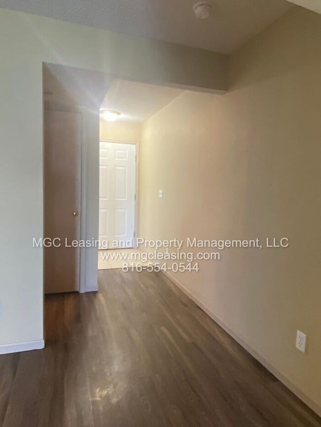 Building Photo - South Garden Two Bedroom Townhome