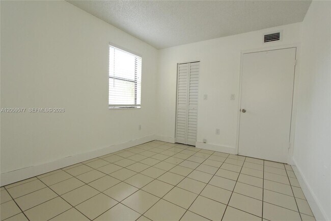 Building Photo - 650 NW 114th Ave