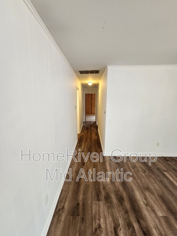 Building Photo - 6 Greenwood Ln