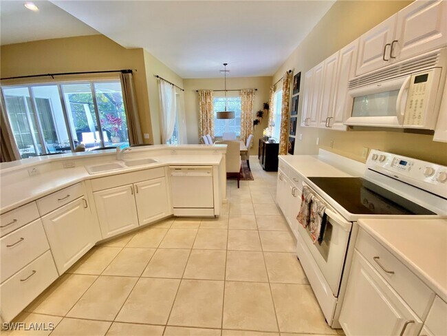 Building Photo - 15590 Vallecas Ln
