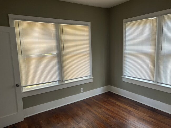 Building Photo - LIMITED TIME MOVE IN SPECIAL!! FIRST MONTH...
