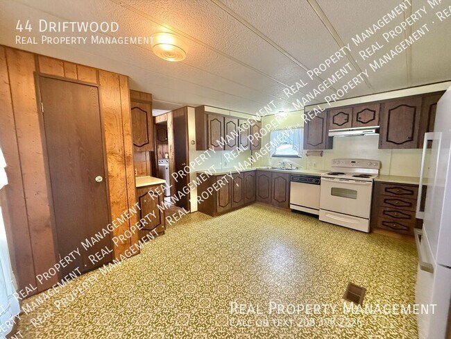 Building Photo - 44 Driftwood-