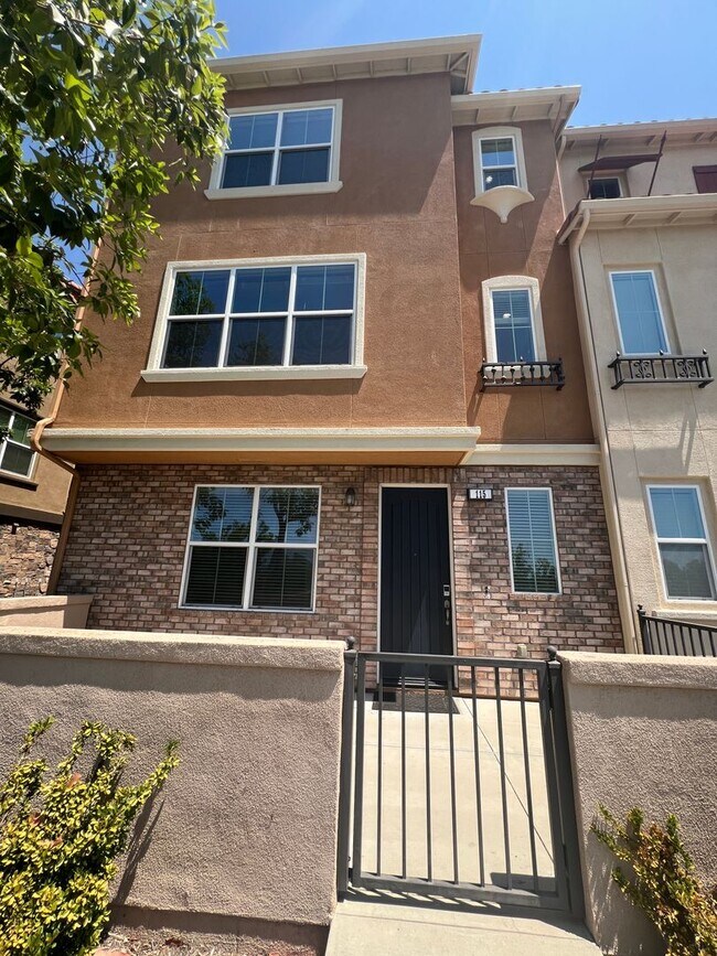 Building Photo - 115 Aliso Ridge Loop
