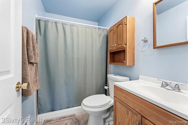 Building Photo - 5048 Glenis St