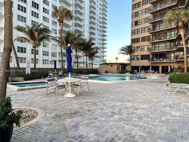 Building Photo - 3800 Galt Ocean Dr