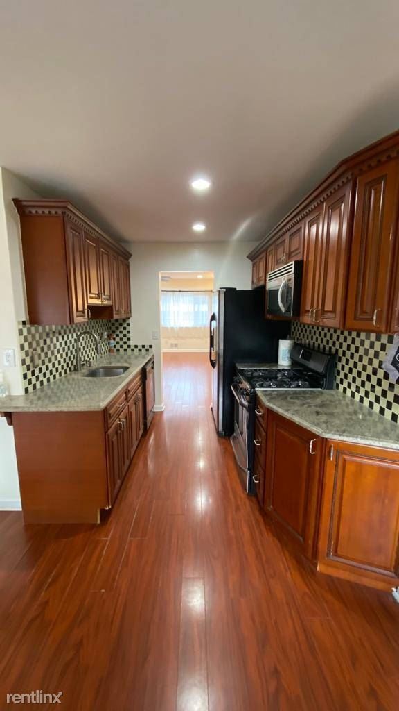 Building Photo - 3 br, 2.5 bath House - B7 Lincoln Ln