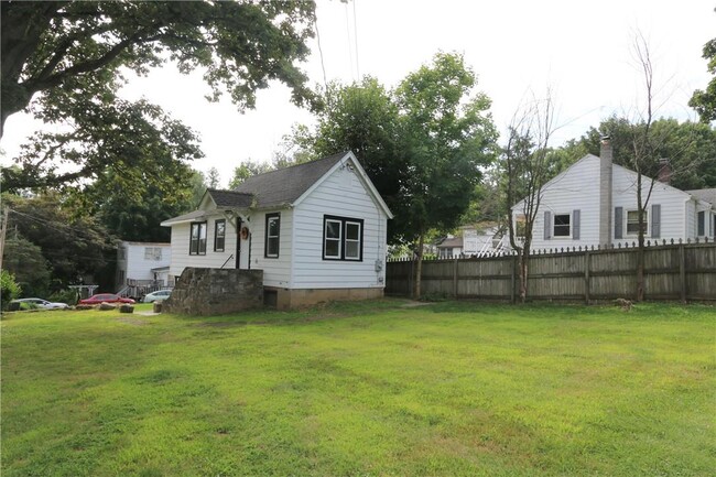 Building Photo - 348 Center Dr