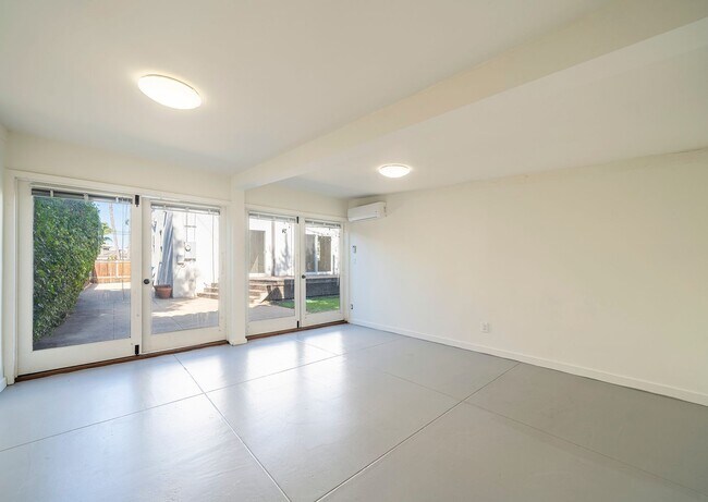 Building Photo - Warm & Inviting Venice Beach Rental Home!