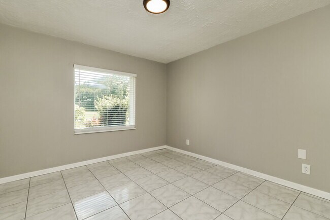 Building Photo - 8807 Wellesly Ct