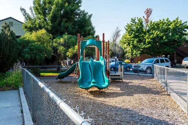 Building Photo - 2210 SW 19th St