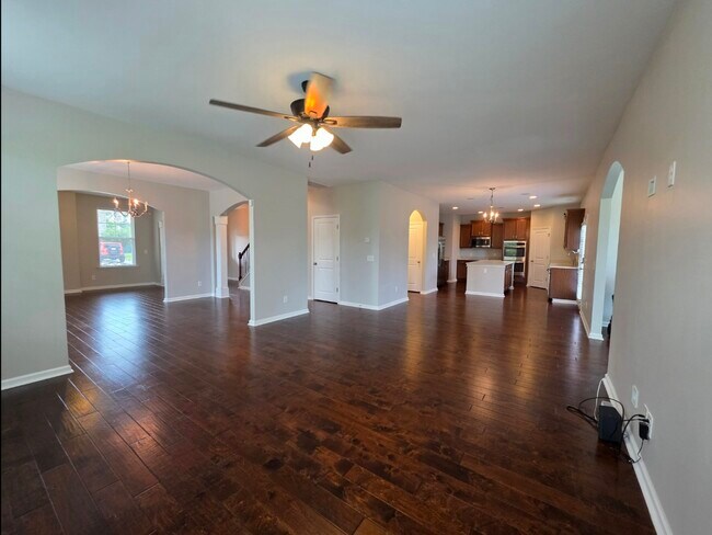 Building Photo - 701 Breys Cut