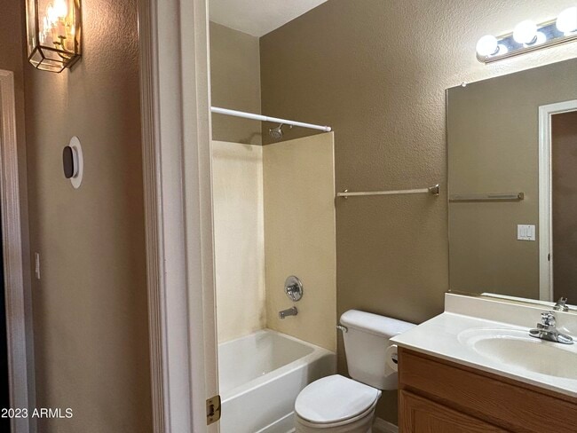 Building Photo - 1801 E Toledo St