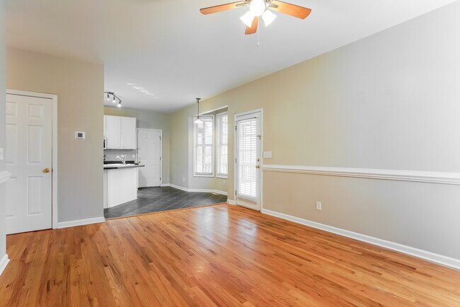 Building Photo - 512 Waterford Dr