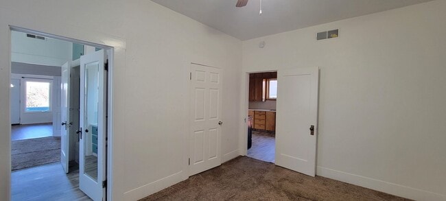 Building Photo - Enjoy The River Breeze On The Front Porch