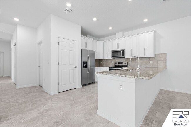 Building Photo - Modern 3-Bed, 2-Bath Townhome with Private Yard & 2-Car Garage