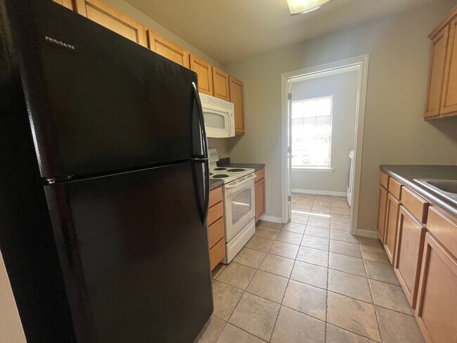 Building Photo - 3 Bedroom 2 Bath Apartment in Branson, MO