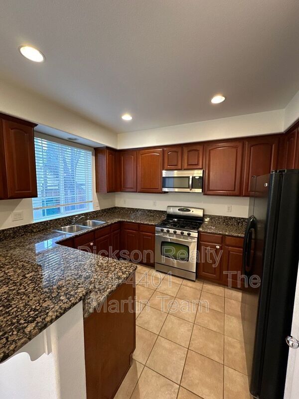 Building Photo - 3843 Dominus Dr