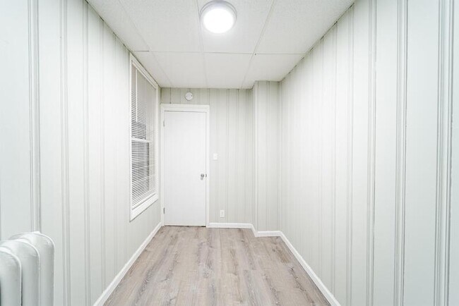 Building Photo - 139 N Pine Ave