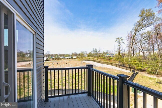 Building Photo - 9920 -B Sir Barton Wy