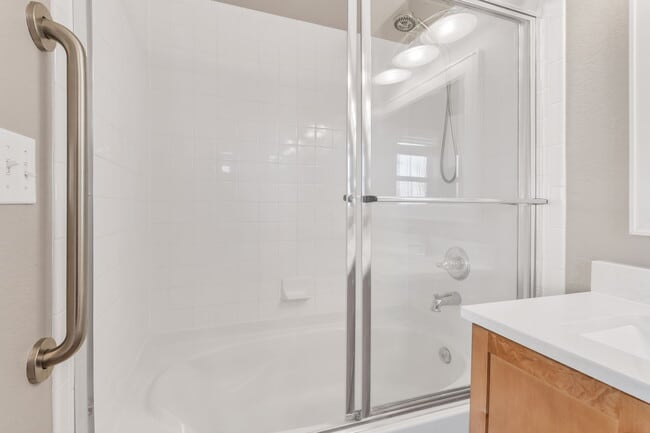 Building Photo - 2933 Central Park Blvd