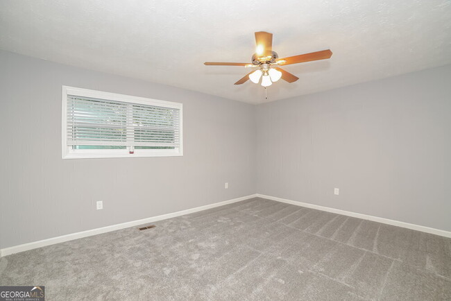 Building Photo - 6513 Mitchell Ln SW