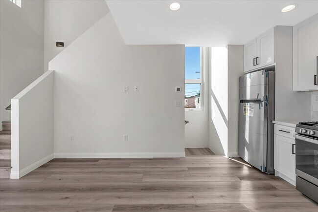 Building Photo - 4050 Cherokee Ave