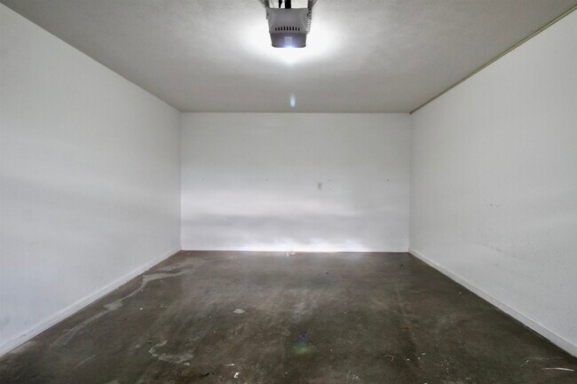 Building Photo - 2911 Diamond Spring Ln
