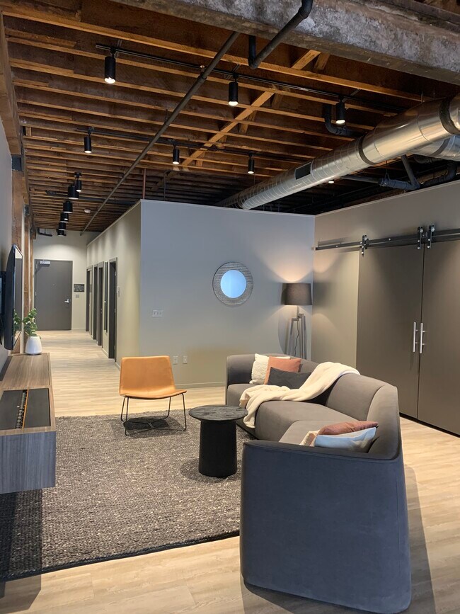 Building Photo - 1011 W 1st Ave