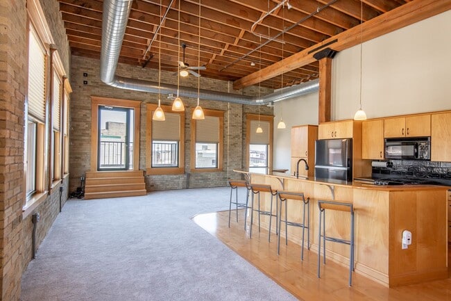 Building Photo - Modern Downtown Milwaukee Condo for Rent