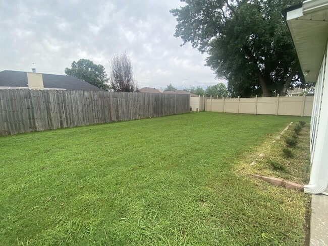 Building Photo - 8604 Timberlyn Way