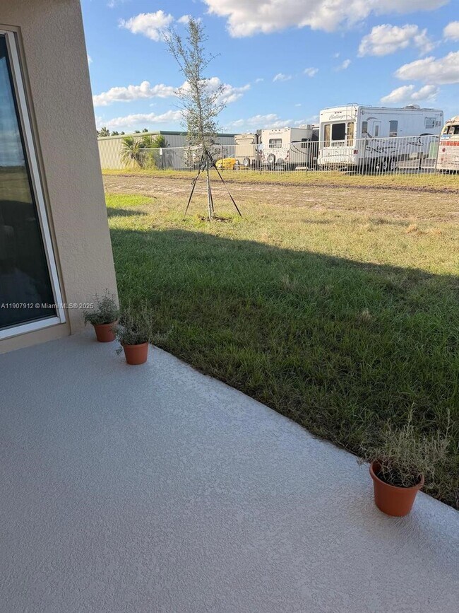 Building Photo - 632 Taylor Grvs St